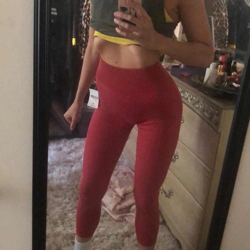 Seamless ribbed red leggings